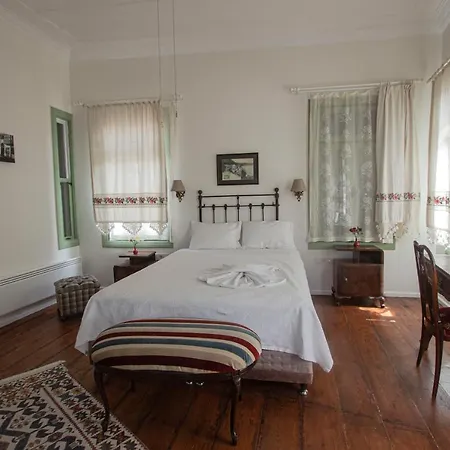 Hotel Opus 1910 *